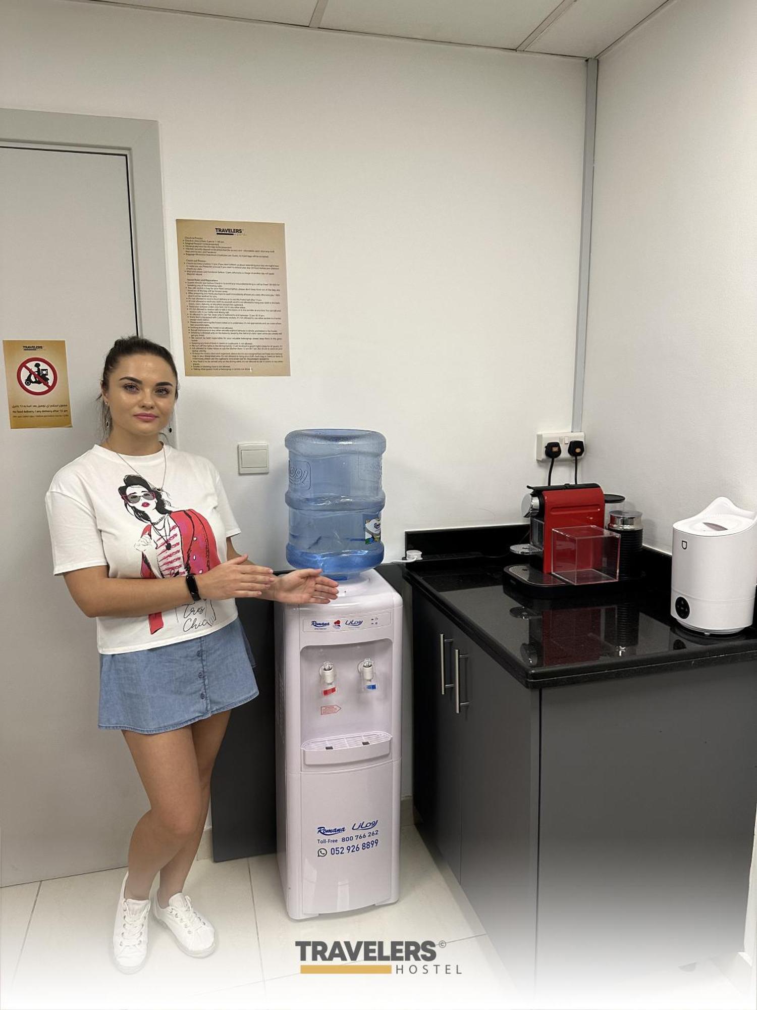 Travelers - Dubai Marina Hostel Екстериор снимка