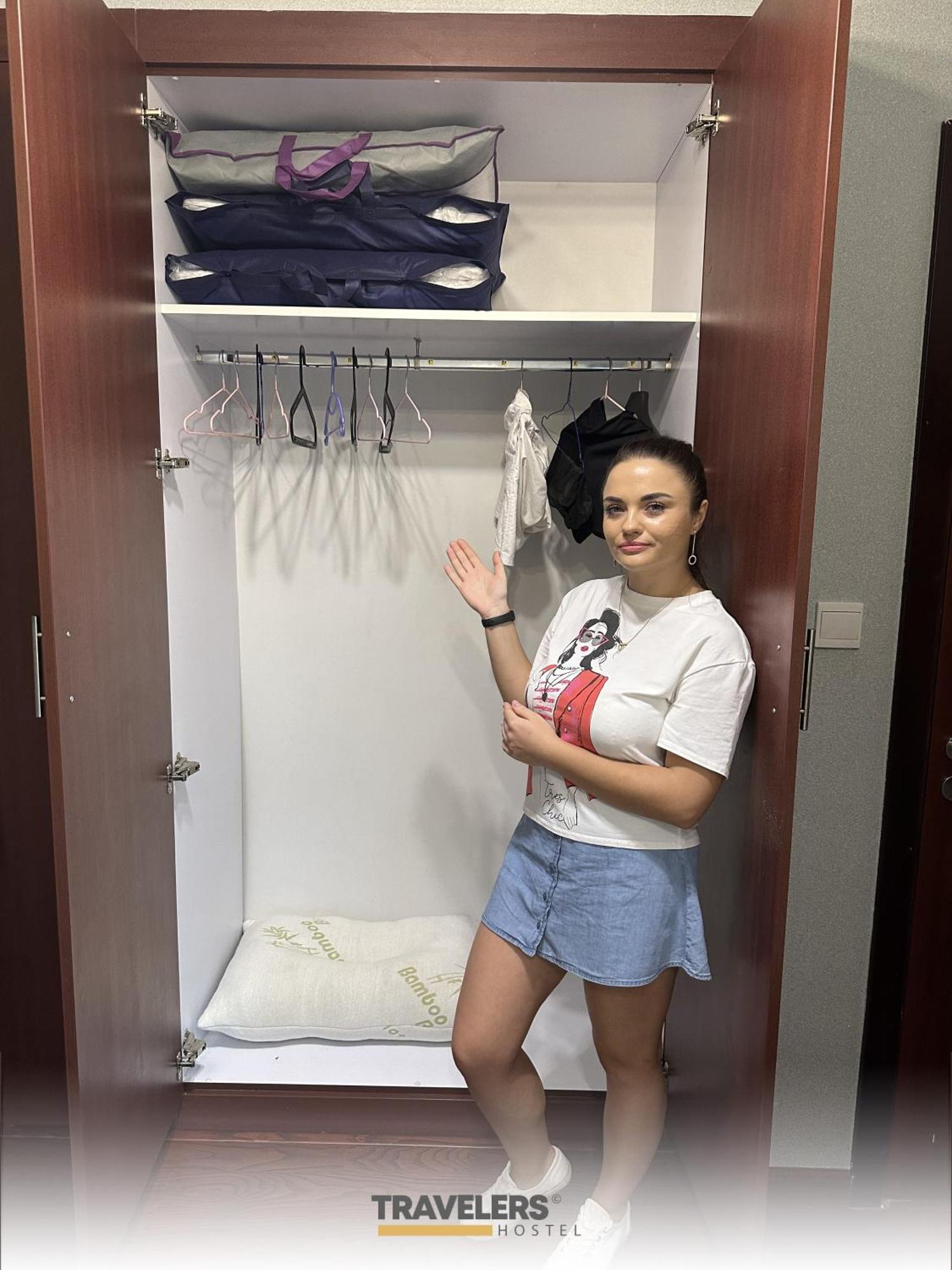 Travelers - Dubai Marina Hostel Екстериор снимка