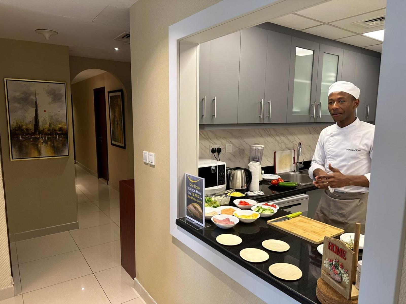 Travelers - Dubai Marina Hostel Екстериор снимка