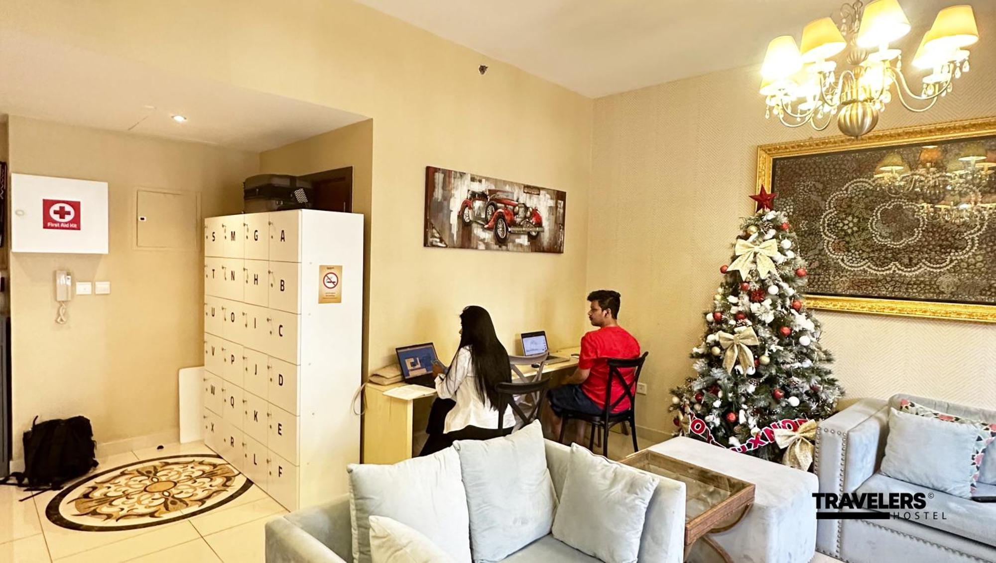 Travelers - Dubai Marina Hostel Екстериор снимка